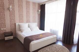 Гостиница Роял Отель Новокузнецк  Двухместный номер с 1 кроватью и собственной ванной комнатой-1